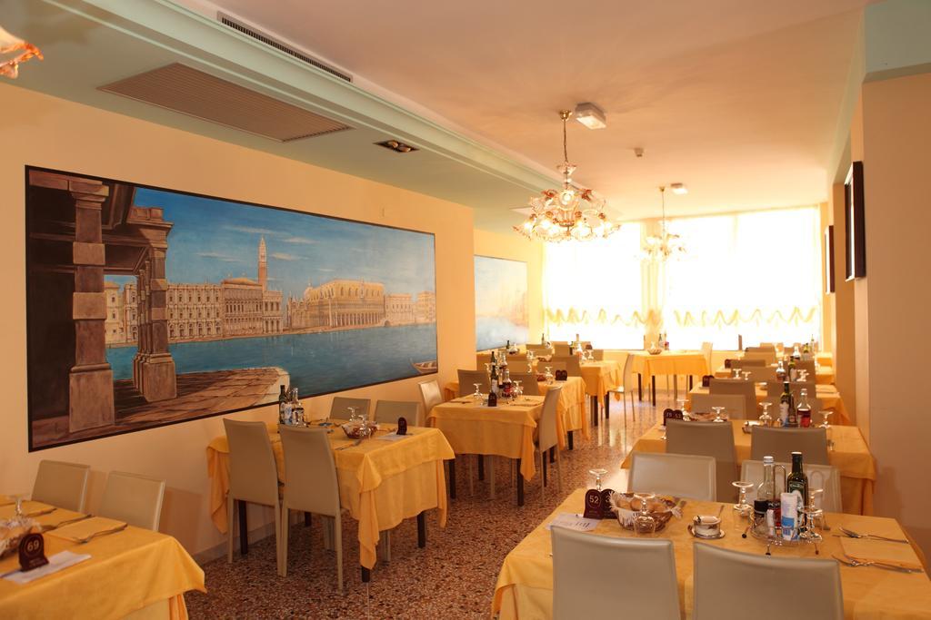 Hotel Vienna Caorle Ngoại thất bức ảnh