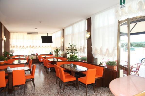 Hotel Vienna Caorle Ngoại thất bức ảnh